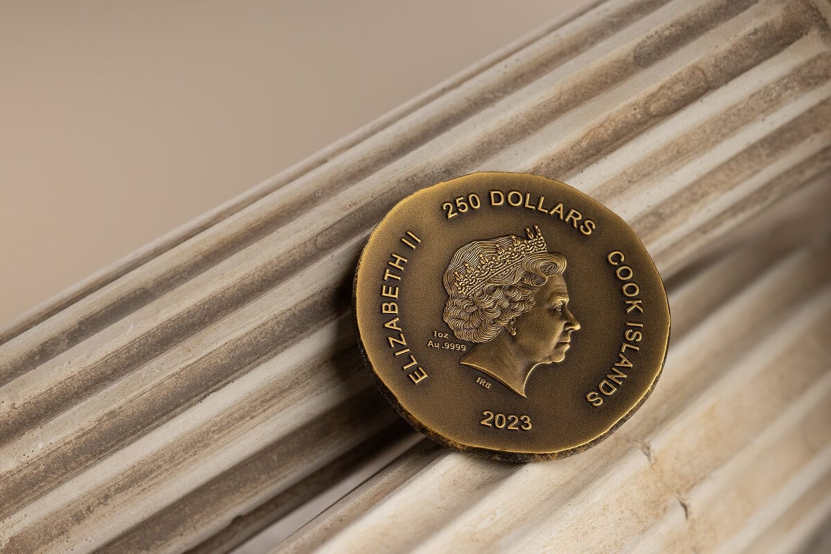 Elizbeth II 2023 Cook Island $250 gold coin featuring a profile portrait of Queen Elizabeth II.