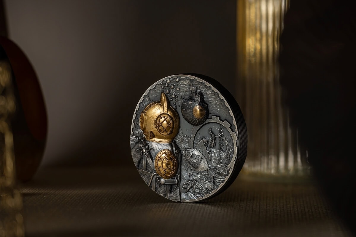 Sh2011_2009_royal_mint_warrior_bronze_silver_metallic_collectible_coin.jpg.
