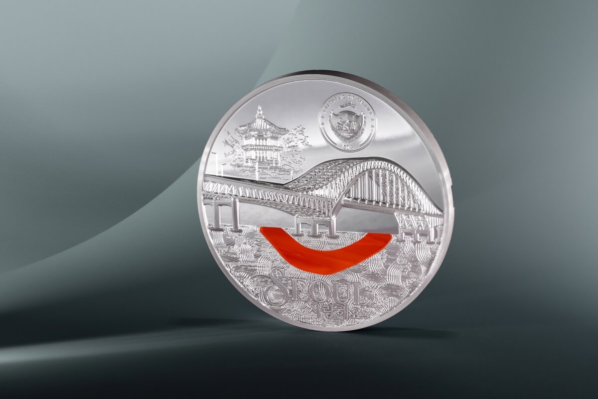 Seoul 2022 South Korea collectible silver coin featuring a bridge and traditional architecture, with a red smile detail and the inscription "SEOUL" at the bottom.