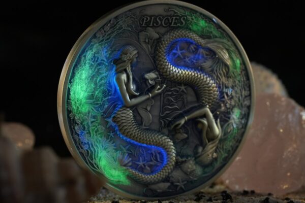 2025 Niue Zodiac Pisces 5 oz Silver Antiqued Glow in Dark UV Coin - Image 4