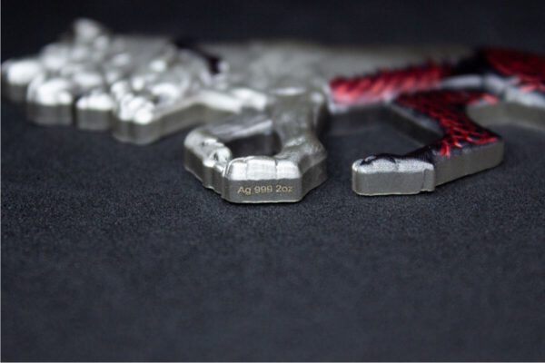 Close-up of the 2025 Cerberus silver stacker’s reverse showing the .999 fine silver purity hallmark, 2 oz weight, and KOMSCO mint mark with antiqued finish