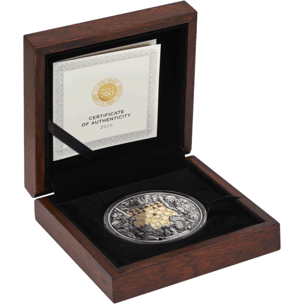 The 2025 Niue Chess Battle Kings Gambit 3 oz silver coin displayed open in its wooden presentation box. The coin is set against a dark, felt-like interior.
